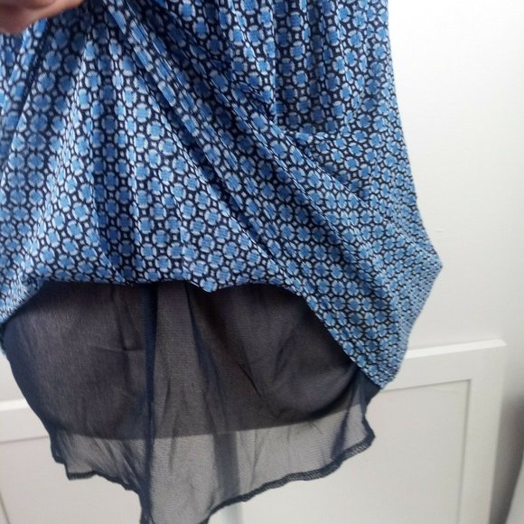 New York & Company Geometric Top Medium - Picture 5 of 14